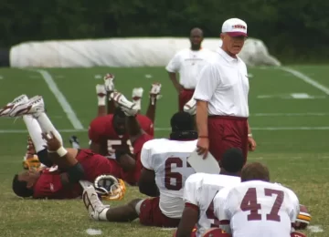 1024px-Joe_Gibbs_during_Redskins_training_camp_August_2005-768x582