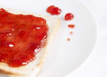 33116468_close-up-of-jam-spread-on-slice-of-bread